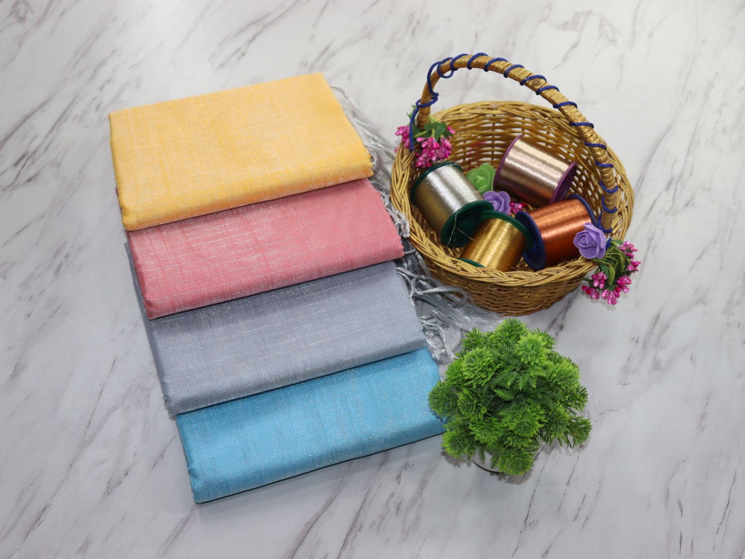 Elegant Linen Saree with Zari Border